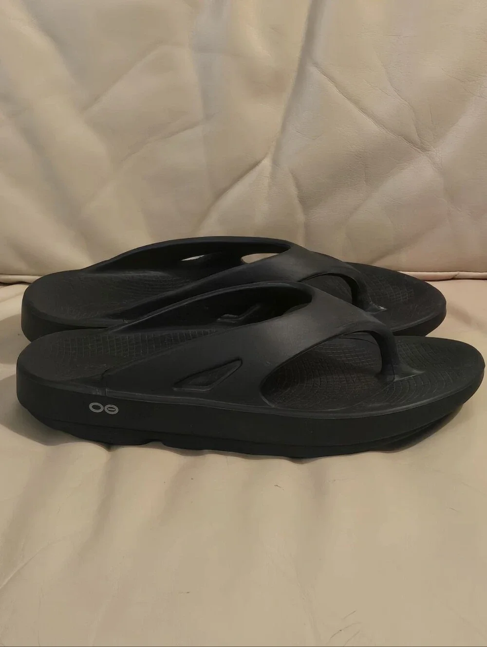 Oofos Men's Black Recovery Flip Flops Men's 9 Women's 11